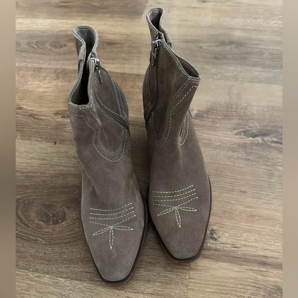 DV by Dolce Vita Booties - Picture 2 of 2